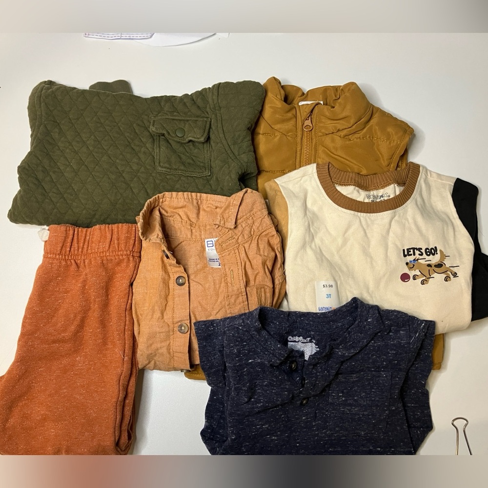 7 Piece Toddler Clothes Bundle Boy Leaning